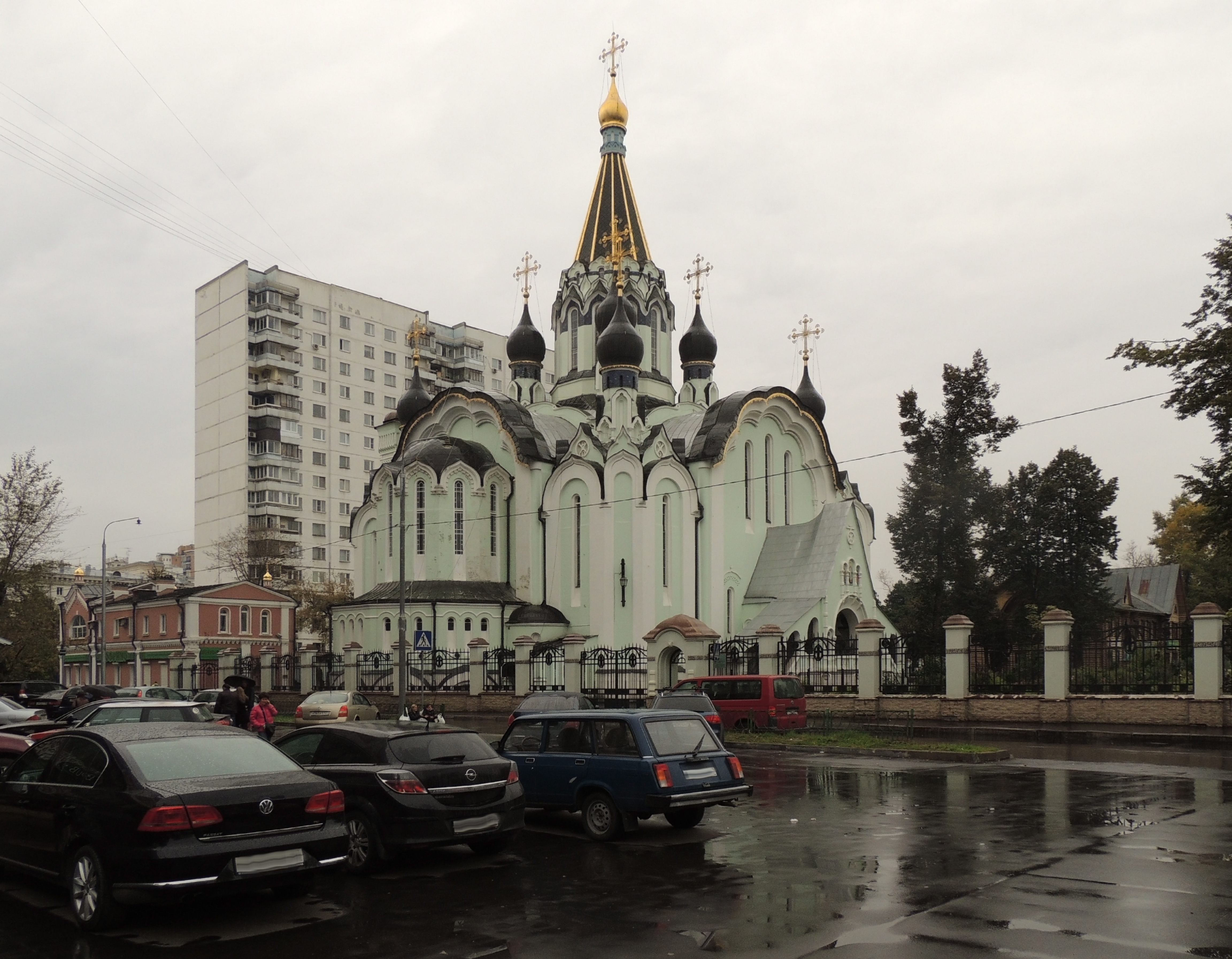 Сокольническая площадь храм. Церковь Воскресения Словущего у Сокольнической заставы. Храм Воскресения Христова в Сокольниках. Фасады православных церквей. Церковь м. Сокольники в готическом стиле.