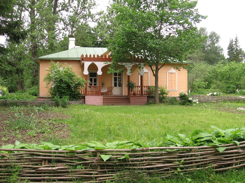 Дом А. П. Чехова, где он жил с 1892 по 1898 годы.