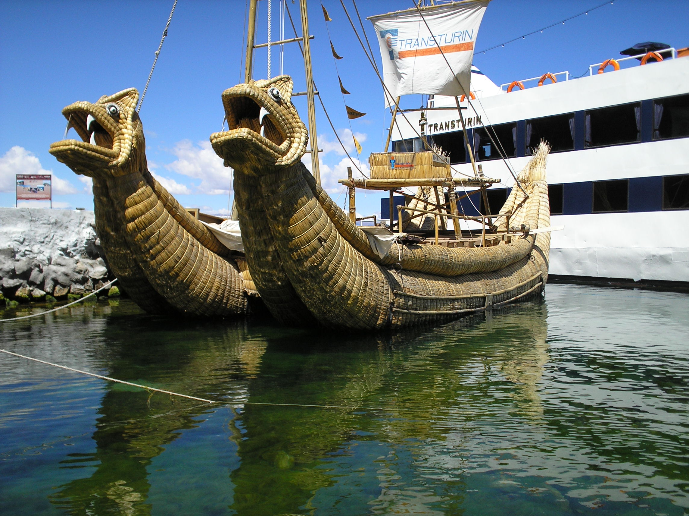 File:Barco de pesca artesanal na Ilha da Torotama - Rio Grande - Brasil.jpg  - Wikimedia Commons