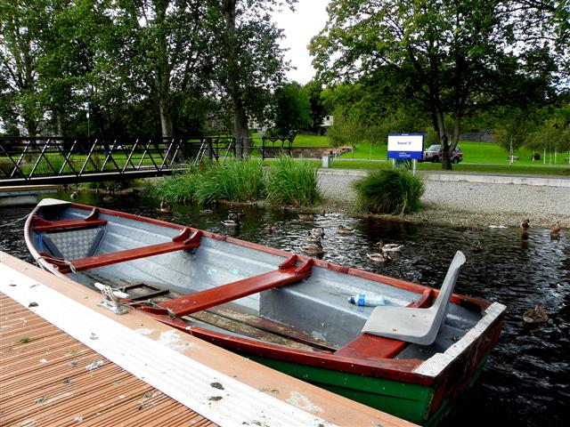 File:Boat, The Round "O", Enniskillen - geograph.org.uk - 2575707.jpg