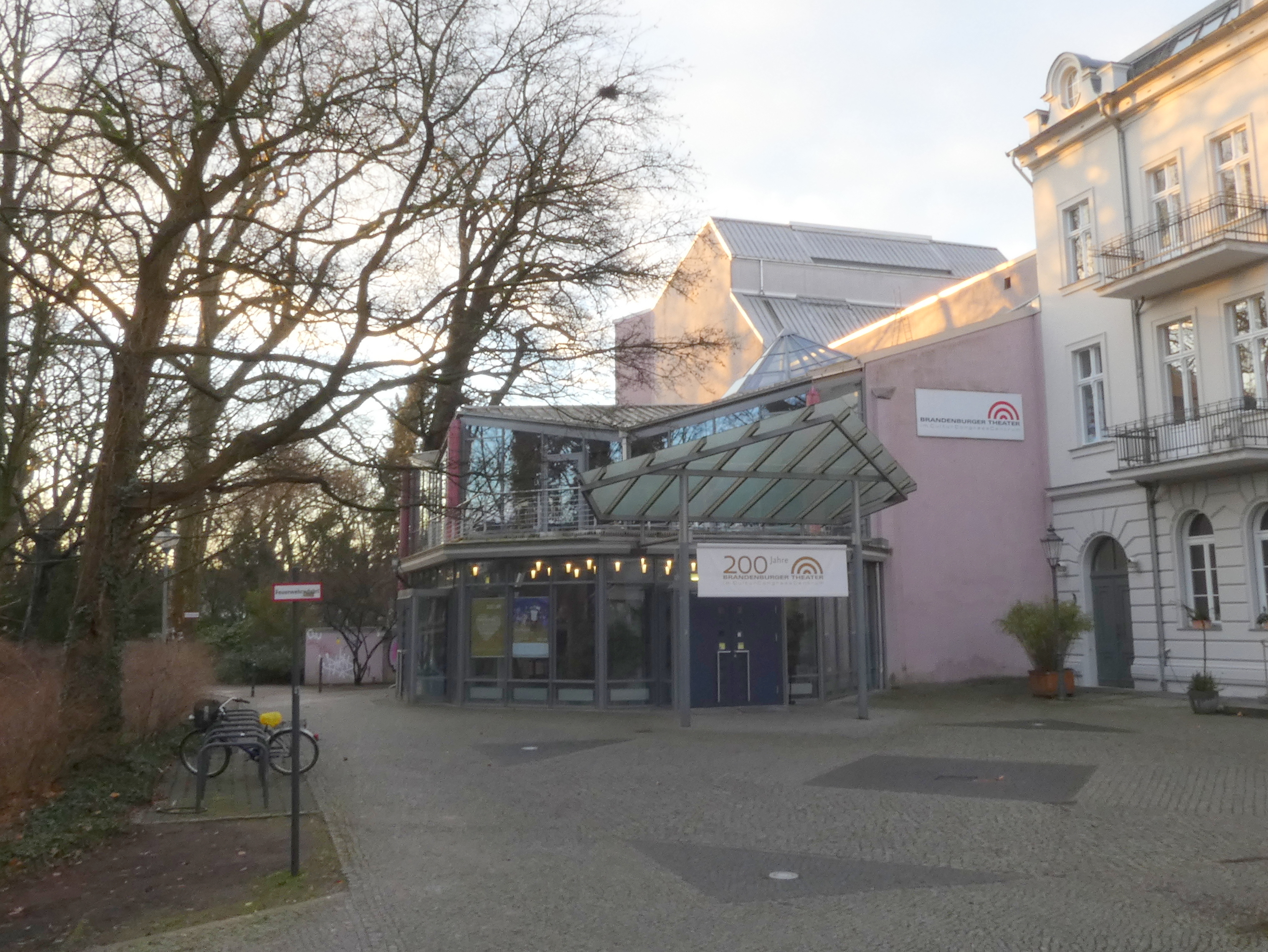 Brandenburger Theater, Haupteingang