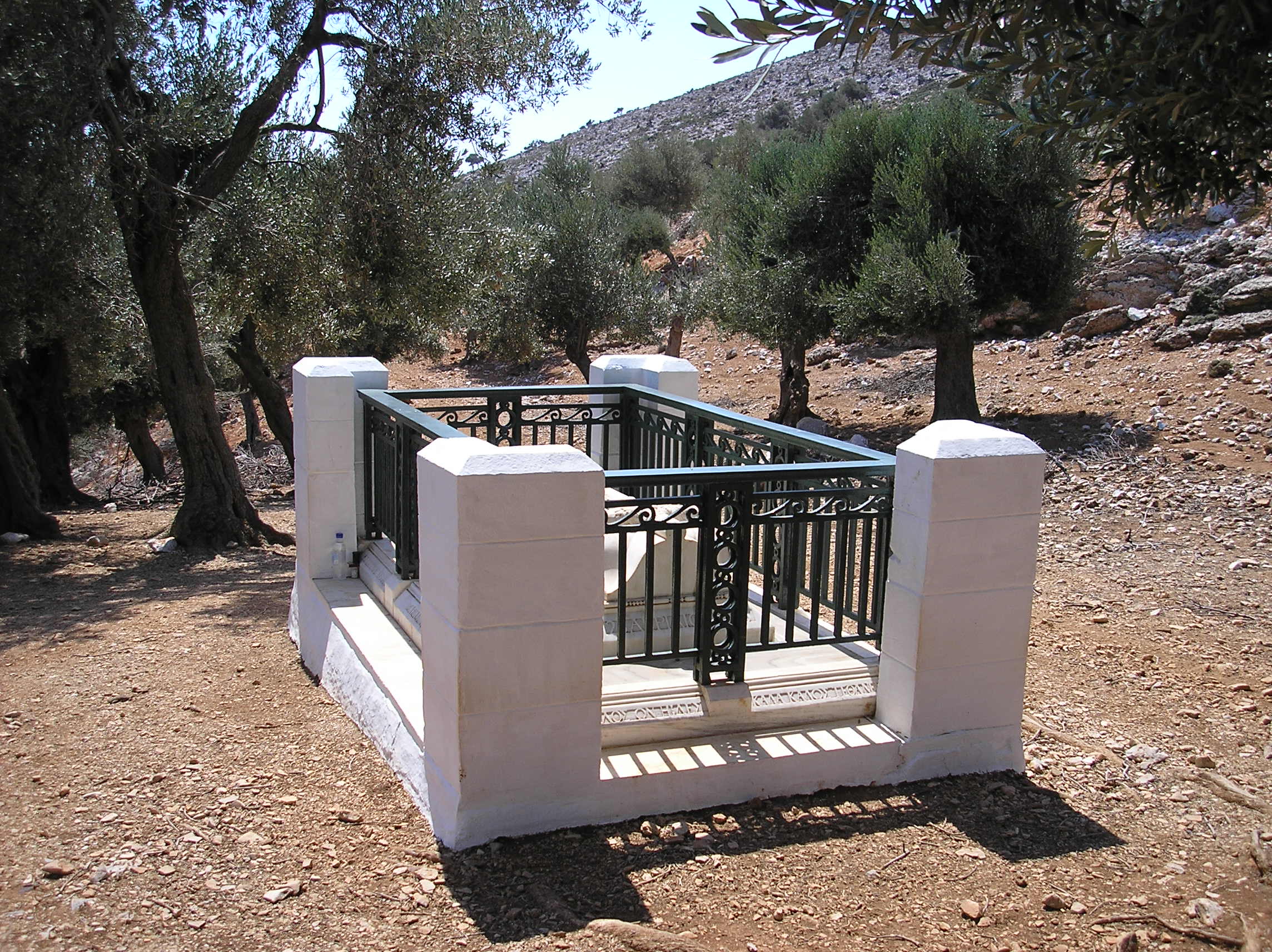 https://upload.wikimedia.org/wikipedia/commons/8/80/Brooke%27s_grave_P8170206.jpg