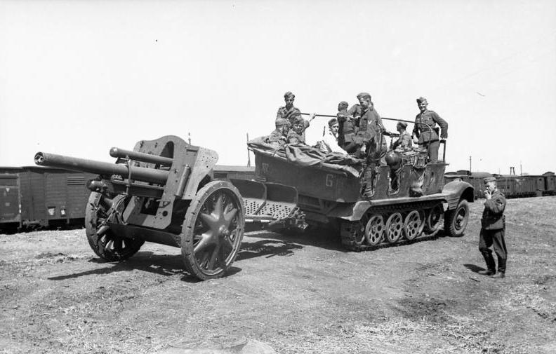 FK, FH, K, SK - Artillerie de campagne & Obusiers Bundesarchiv_Bild_101I-290-1116-08%2C_Russland%2C_Halbkettenfahrzeug_mit_Gech%C3%BCtz