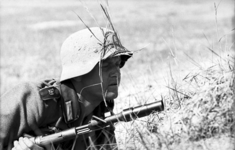 Armas de Infantaria Bundesarchiv_Bild_101I-732-0123-15%2C_Russland%2C_Soldat_der_Div._%C2%BBGro%C3%9Fdeutschland%C2%AB