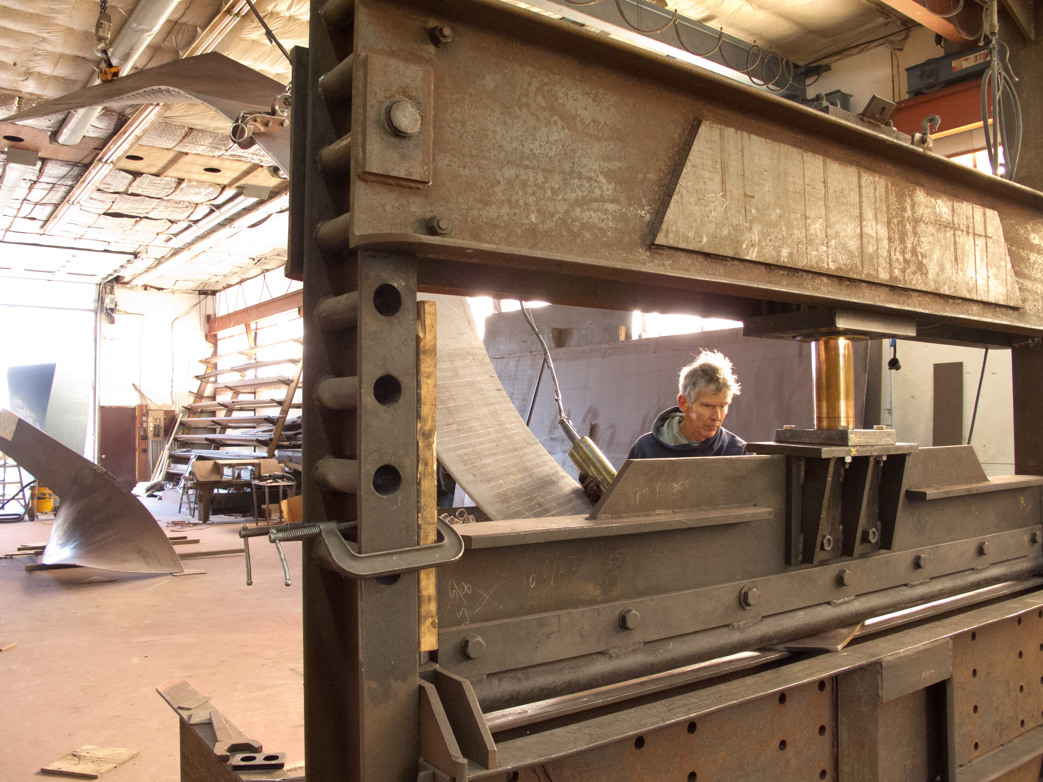 File:David Stromeyer at hydraulic press forming a section.jpg - Wikipedia