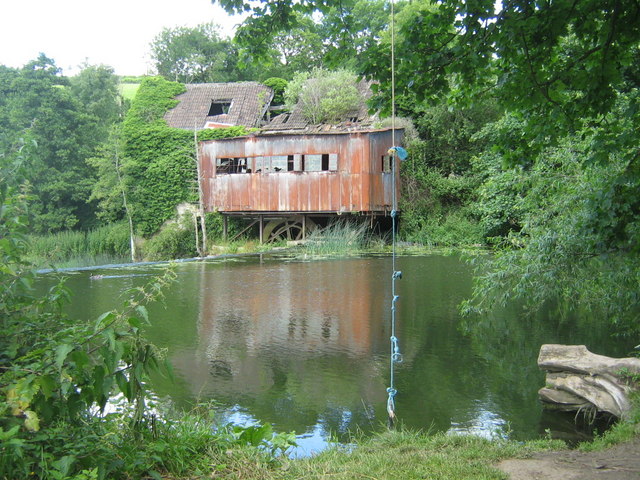 Derelict mill at Avoncliff weir - geograph.org.uk - 872727