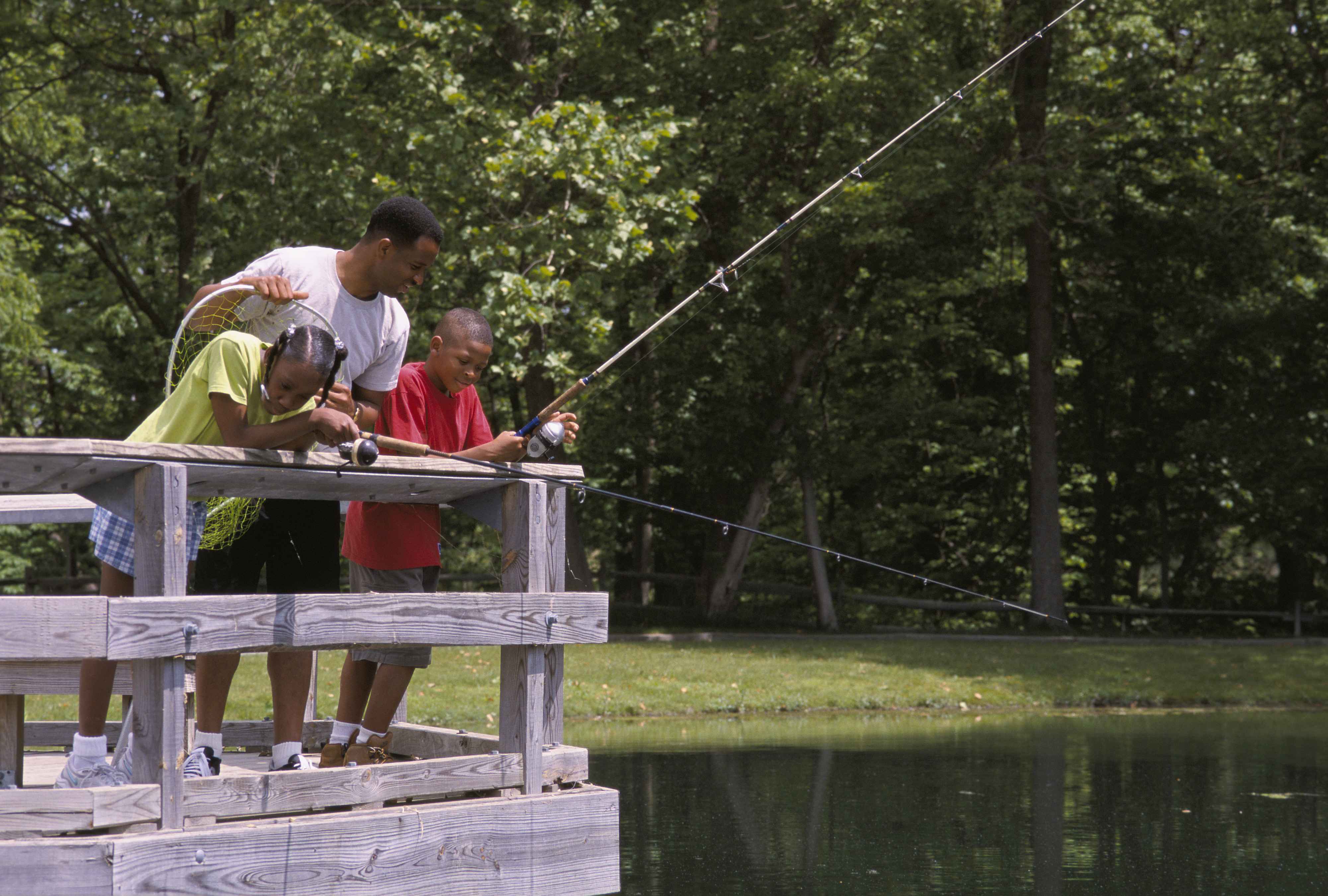 File:Family fishing from a bridge at a local pond.jpg - Wikimedia