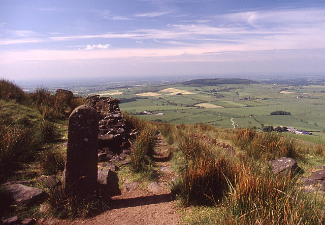 File:Footpath round Parlick - geograph.org.uk - 991441.jpg