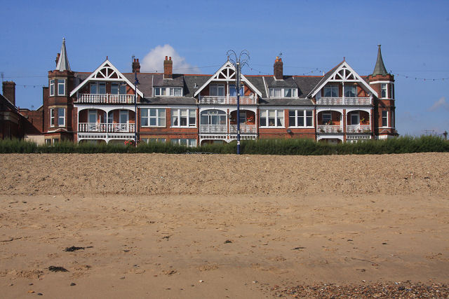 File:Houses in Sea Road, Felixstowe - geograph.org.uk - 981662.jpg