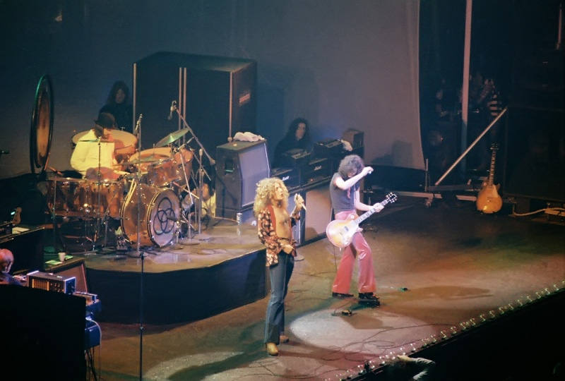 File:LedZeppelinChicago75.jpg