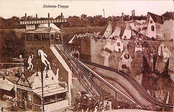 Lunapark, [CC0], via Wikimedia Commons