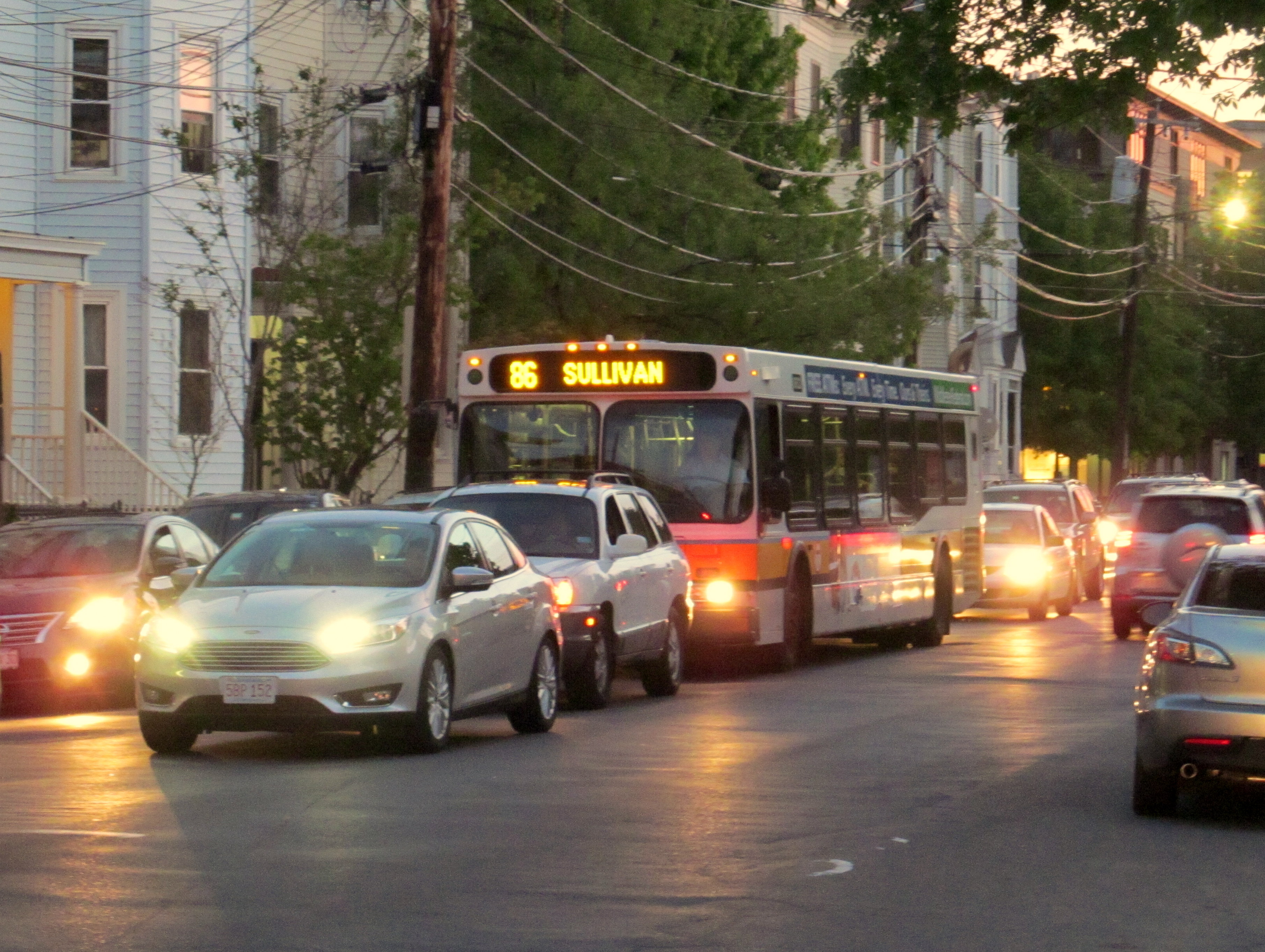 File Mbta Route 86 Bus On Washington Street After Sunset May 2017 Jpg Wikimedia Commons