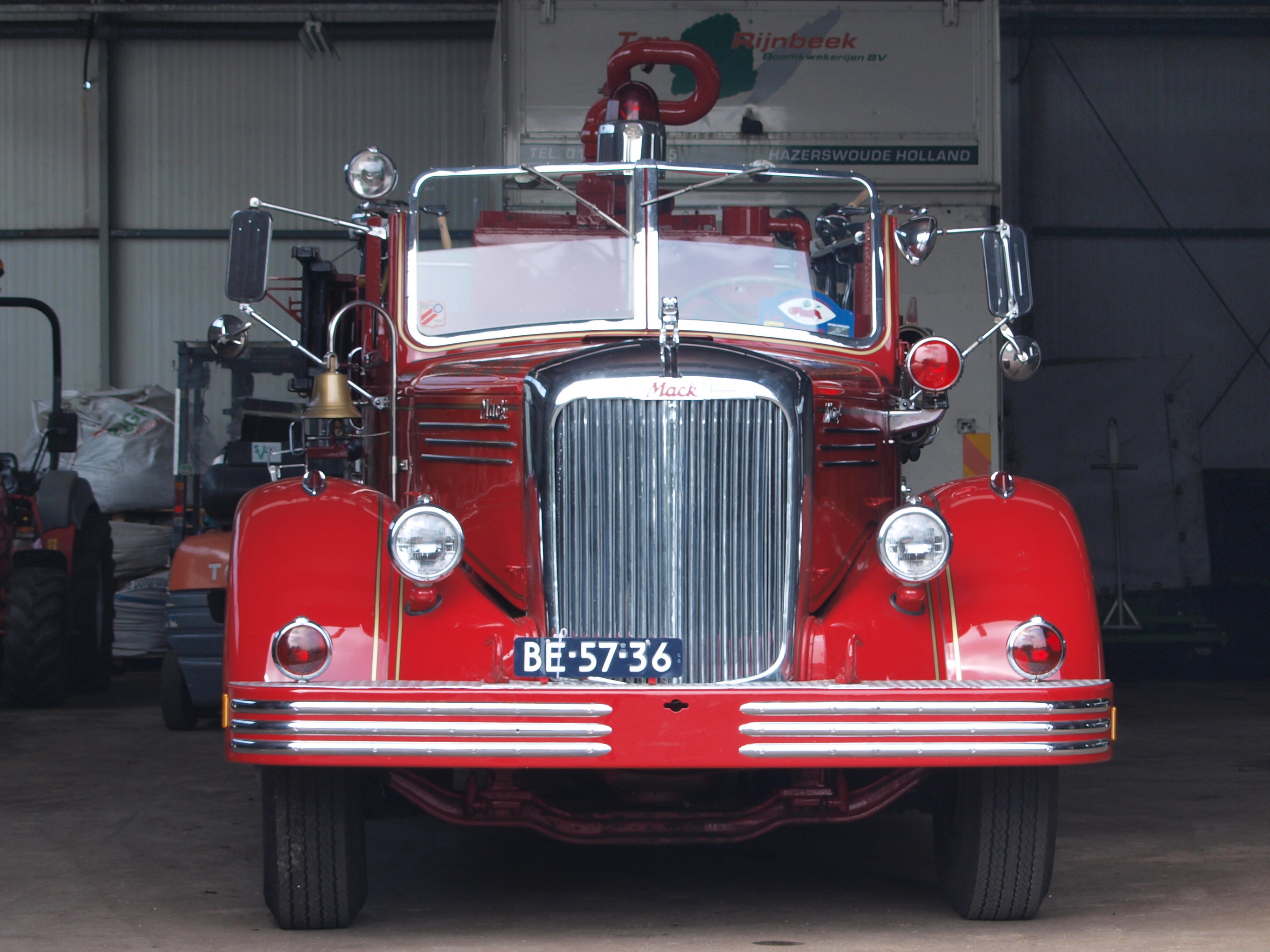 Mack 1911Рі Fire engine