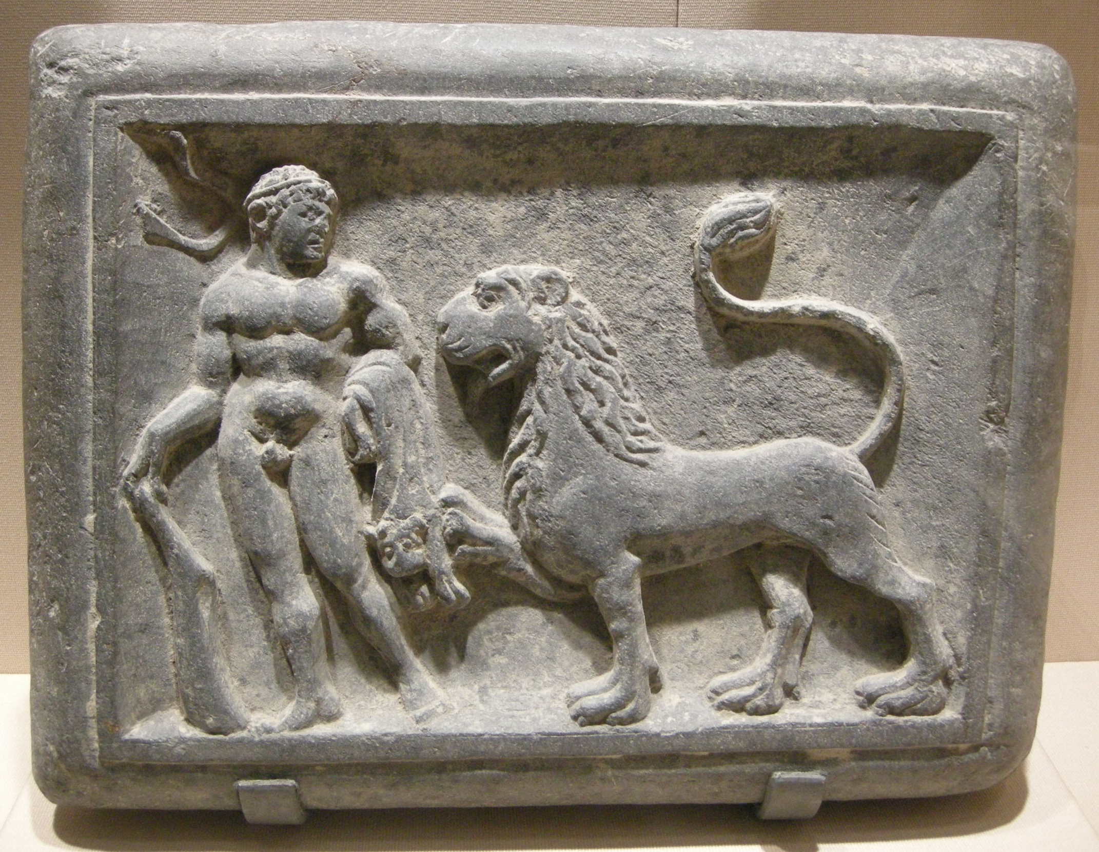 https://upload.wikimedia.org/wikipedia/commons/8/80/Met%2C_gandhara%2C_hercules_and_the_nemean_lion%2C_1st_century.JPG