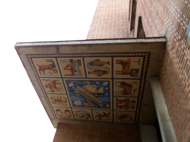 File:Mosaic canopy to the former Greenwich Town Hall - geograph.org.uk - 4137002.jpg