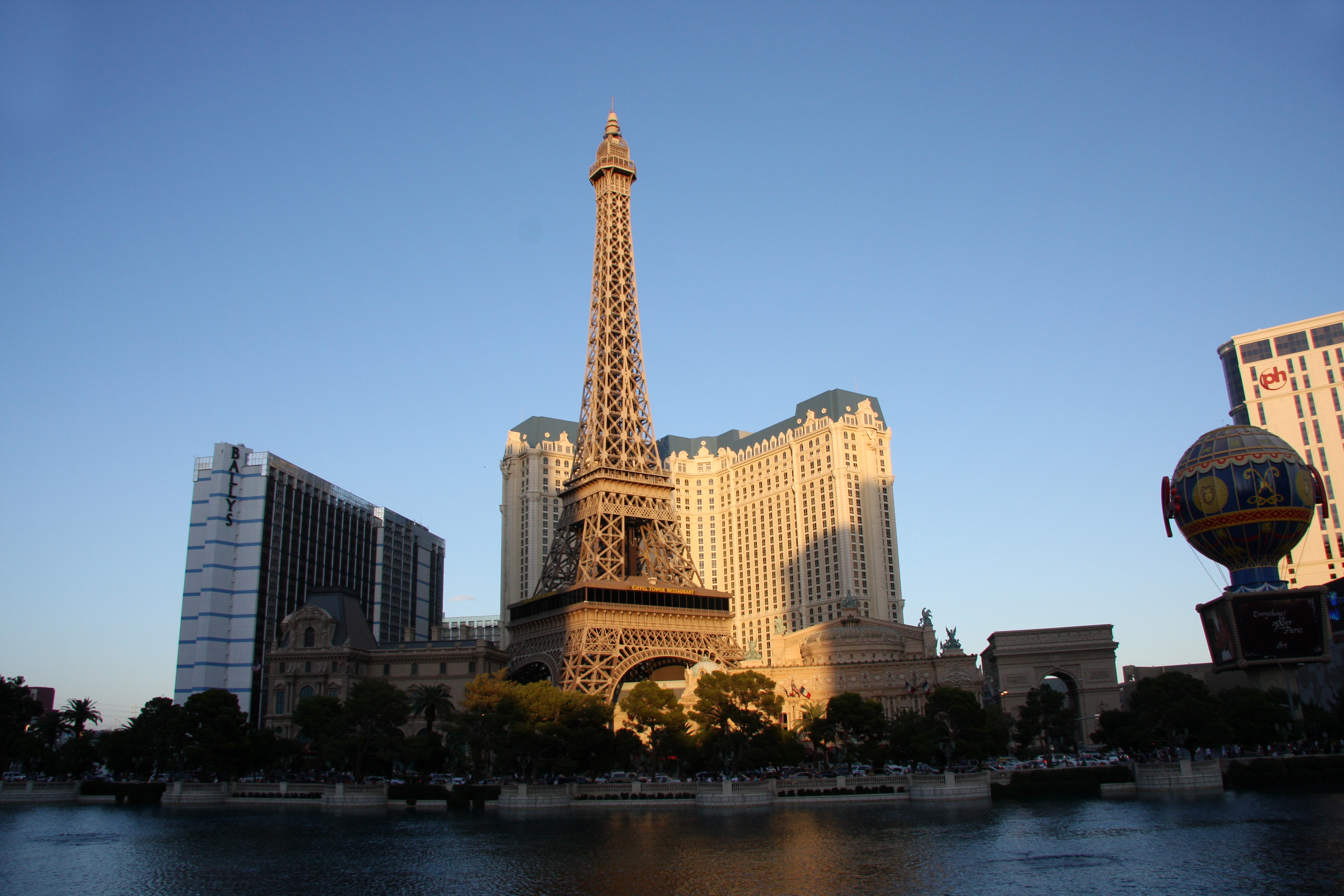 File:The hotel Paris Las Vegas as seen from the hotel The Bellagio.jpg -  Wikimedia Commons