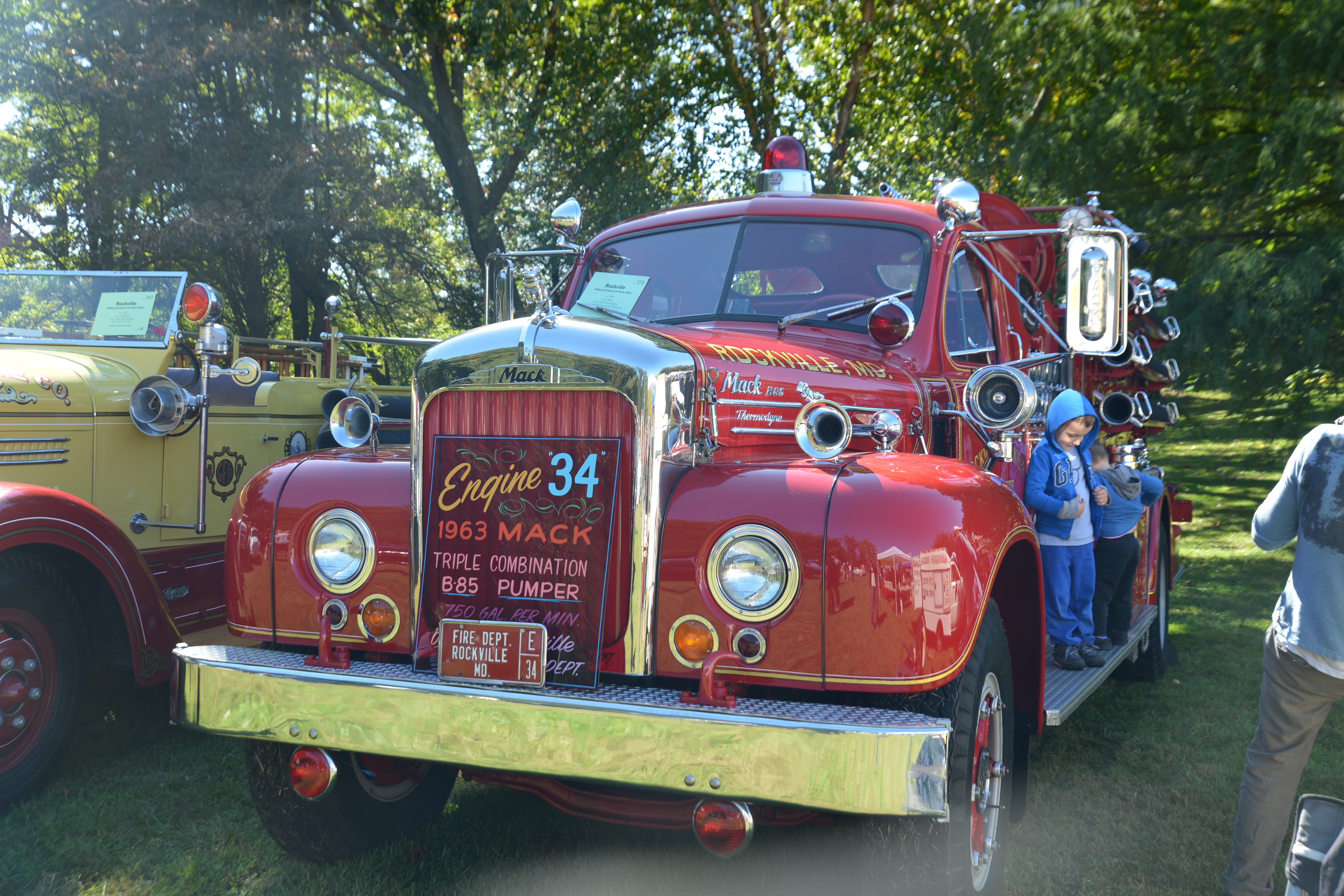 Mack 1911Рі Fire engine