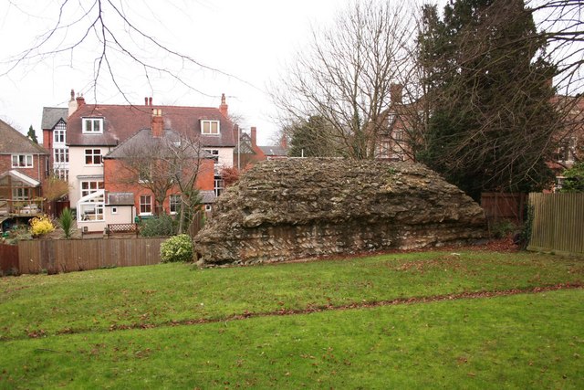 File:Roman Wall - geograph.org.uk - 637397.jpg