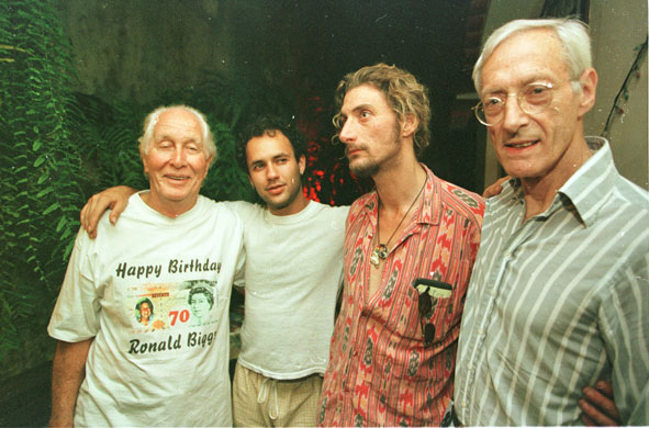 File:Ronnie-Biggs-celebrates-70th-birthday-1999.jpg