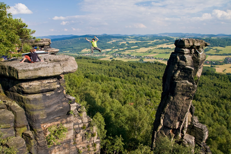 File:Slackline highline Tisa CZE.jpg