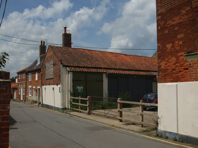 File:Southwold stables - geograph.org.uk - 1356541.jpg