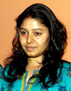 File:Sunidhi Chauhan at Kailasha Studio (3) (cropped).jpg