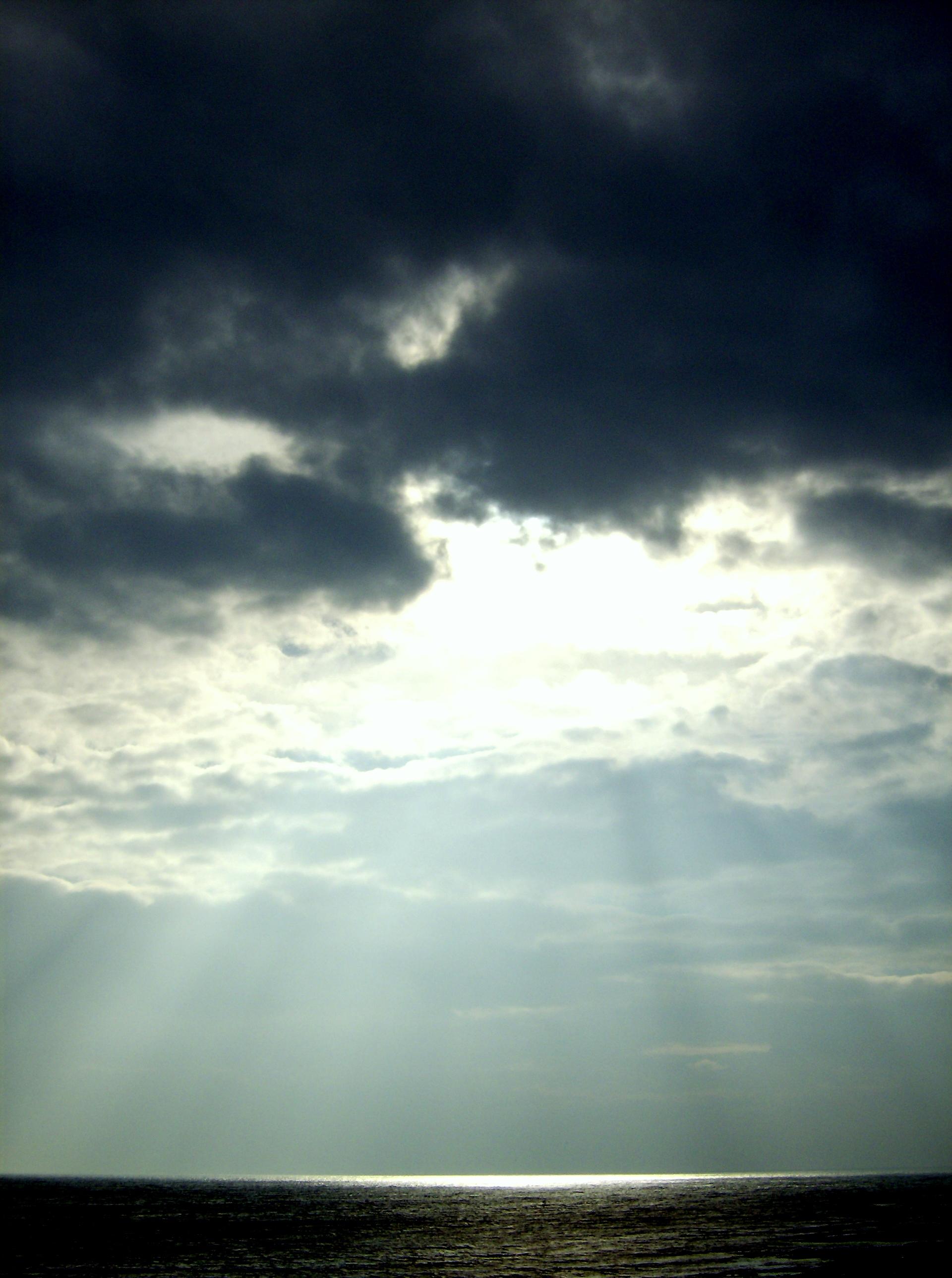 Sunshine_at_Dunstanburgh.JPG