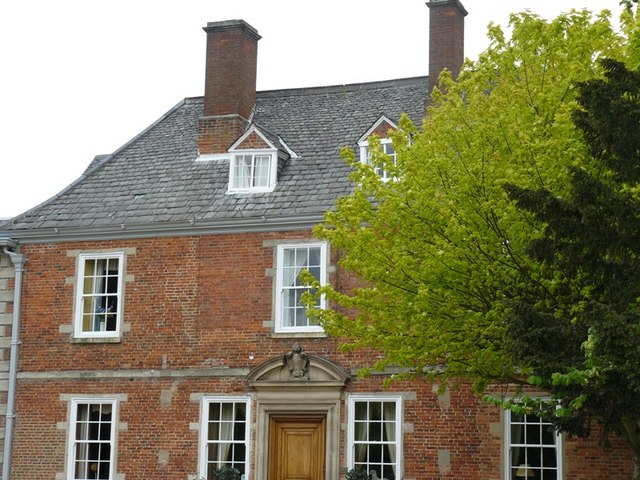 File:Sutton Bonington Hall - geograph.org.uk - 1292250.jpg