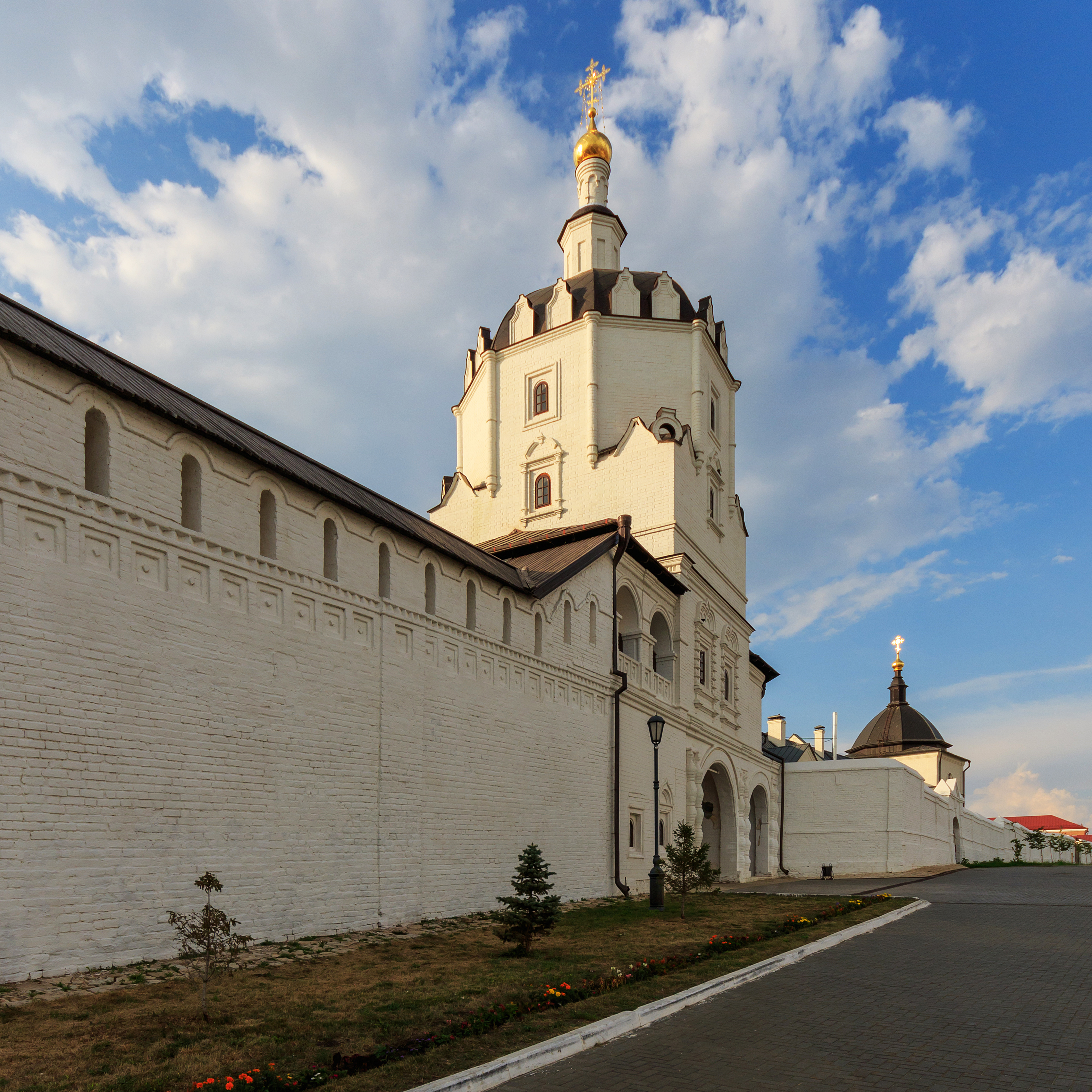 Файл:Sviyazhsk Uspensky Monastery 08-2016 img2.jpg