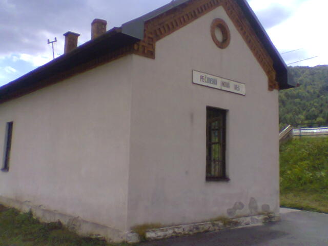 File:Train station of Pecovska Nova Ves.jpg