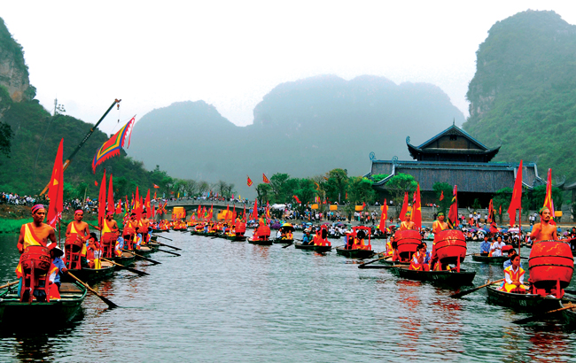 File:Trang An Festival 2011.jpg