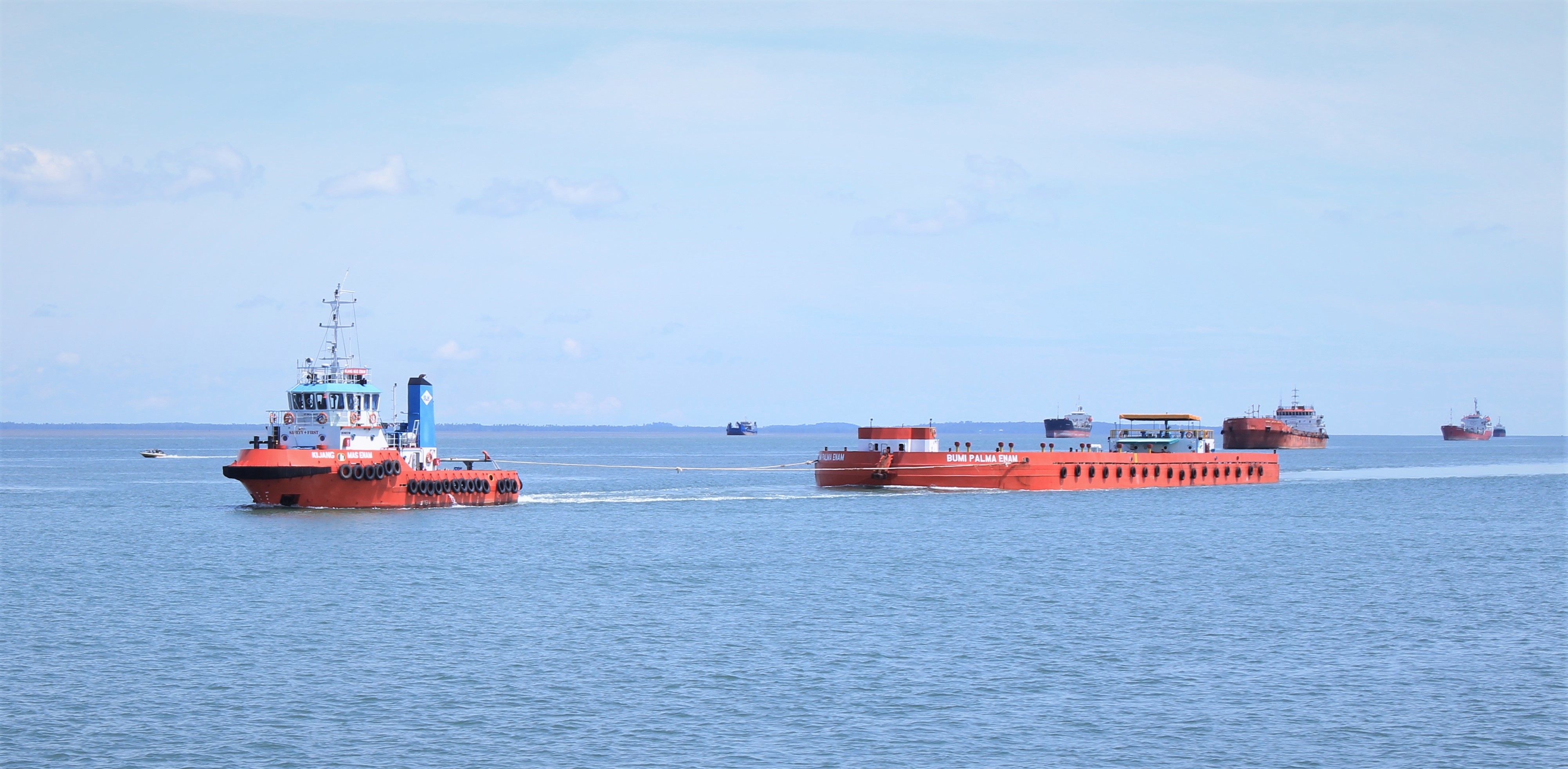 Баржа Диан Диан под флагом Либерии. Ro-Pax Тип судна. Tug Alpha IMO 3350305. Лазурный судно местоположение.