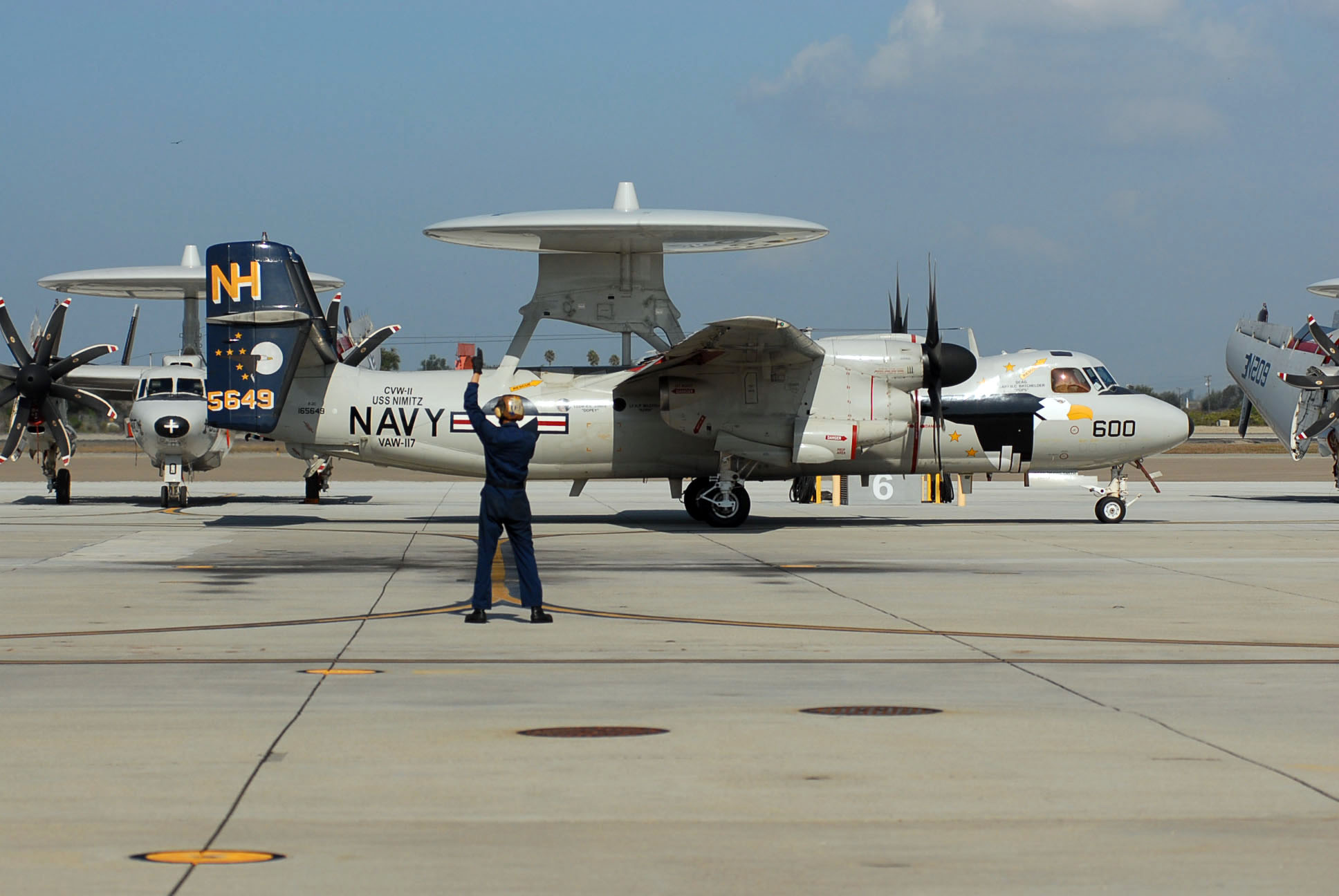 File:US Navy 070929-N-8607R-026 An E-2C Hawkeye, from Airborne 