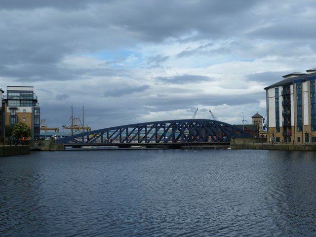 File:Victoria Bridge, Water of Leith - geograph.org.uk - 2623330.jpg