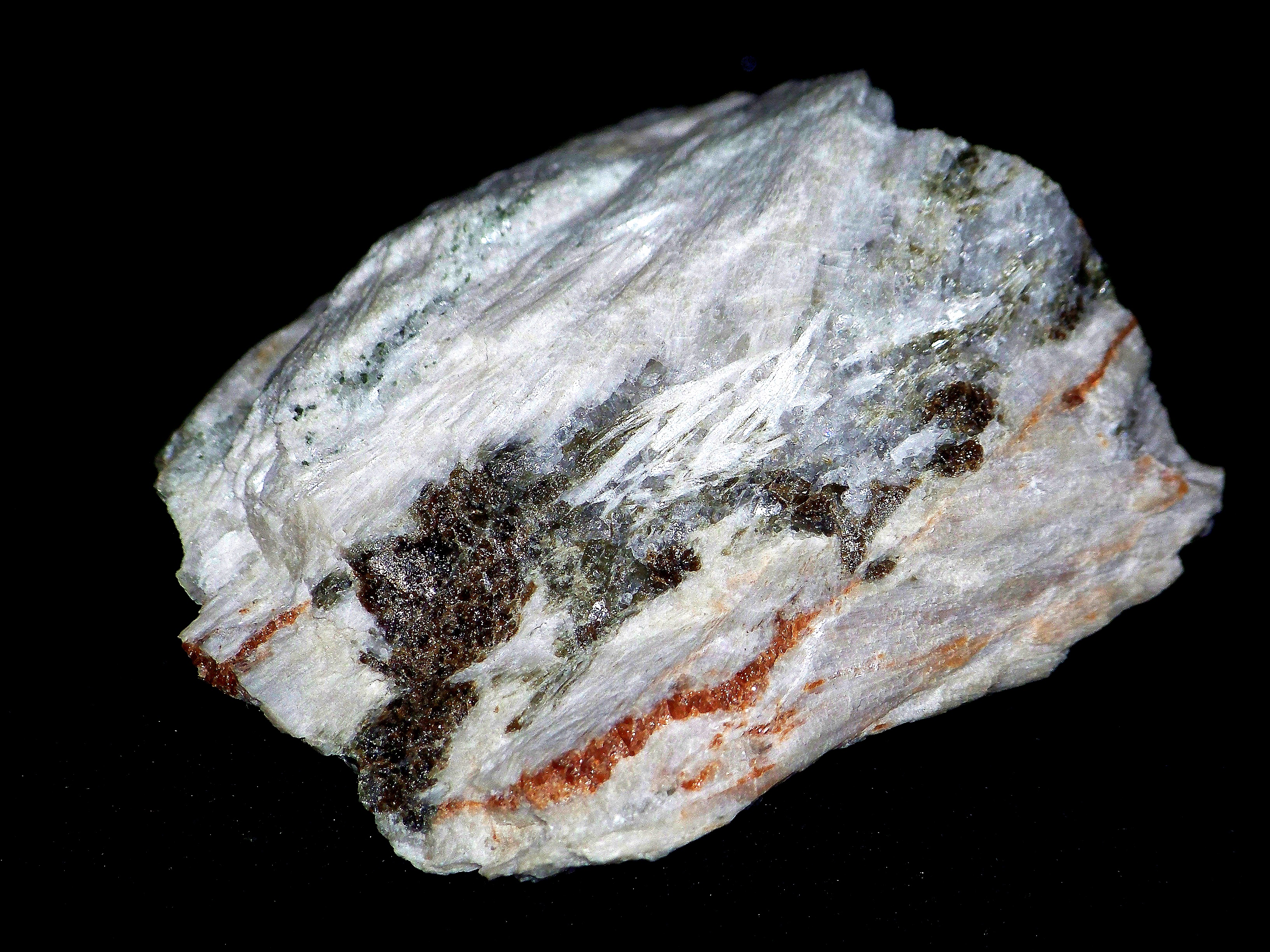 wollastonite rough specimen