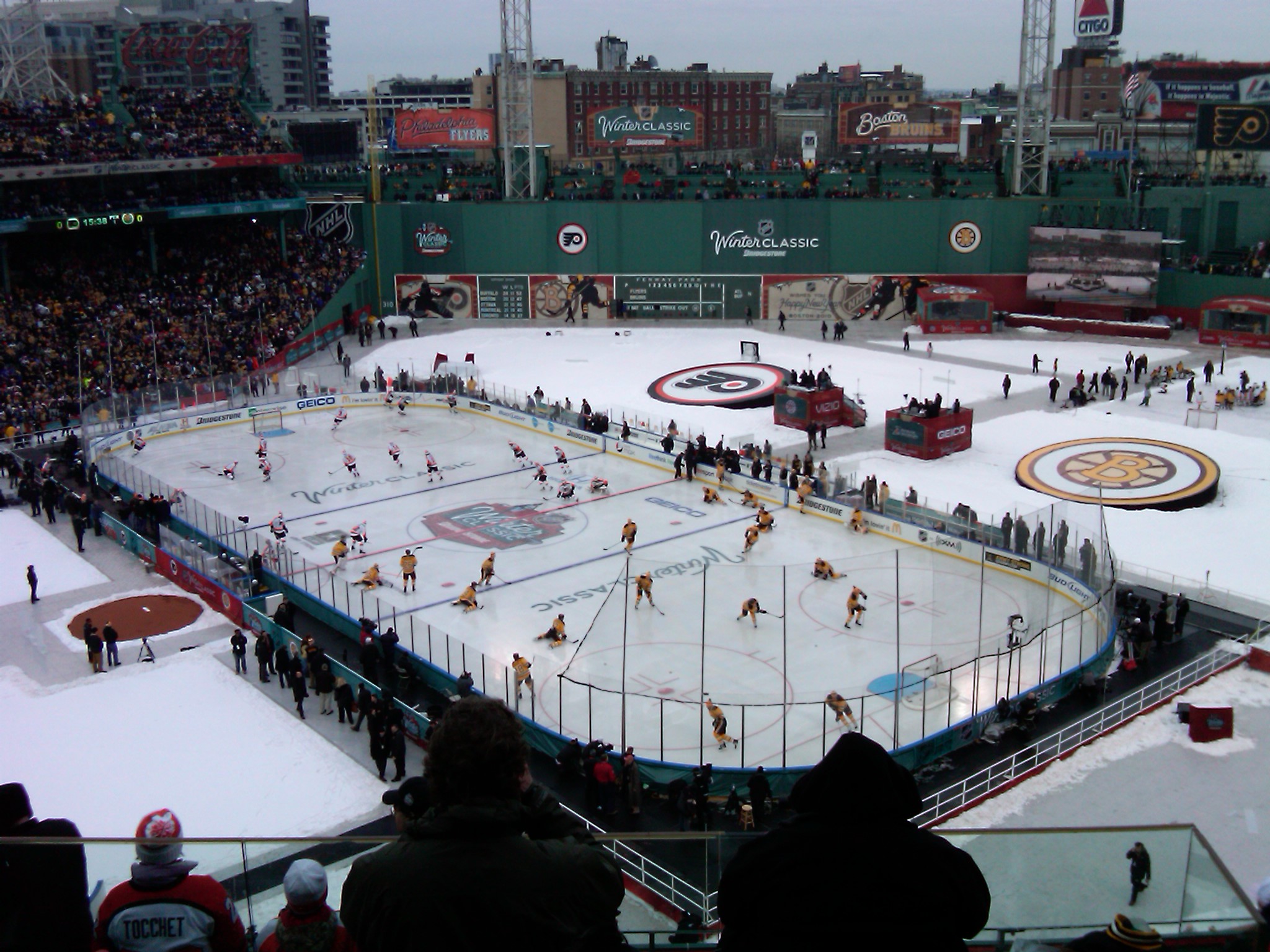 File:2010 NHL Winter Classic (4241925757).jpg - Wikimedia Commons