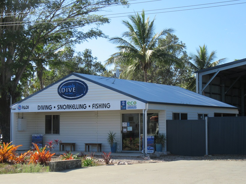 File:Yongala Dive shop at Alva Beach QLD Australia.jpg - Wikimedia Commons