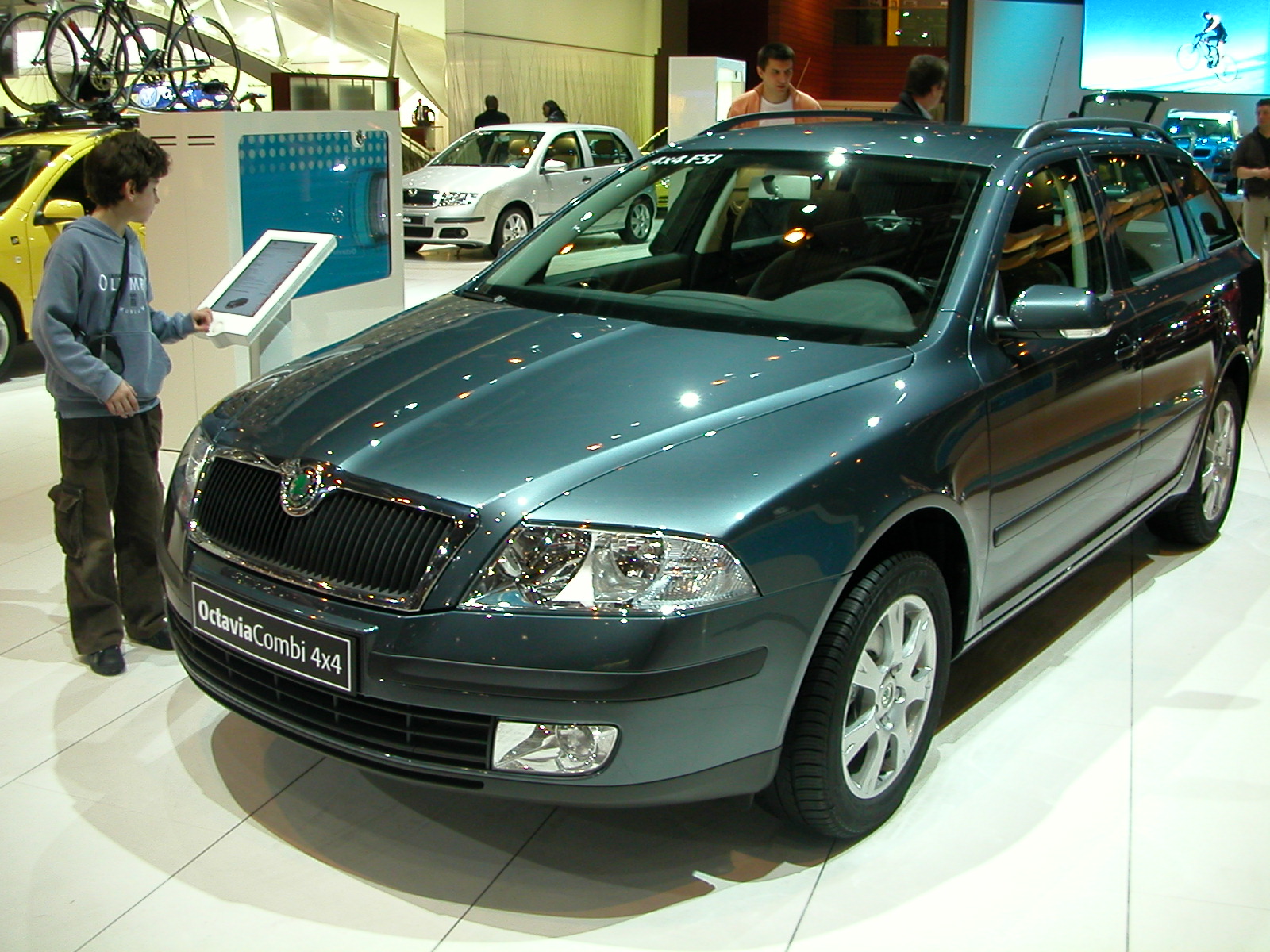 File:Škoda Octavia II Combi.JPG - Wikimedia Commons