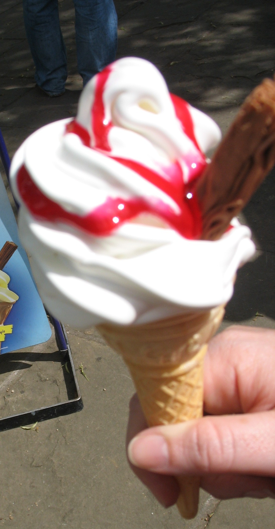 Cadbury Flake deemed too crumbly for 99 cones, say ice cream