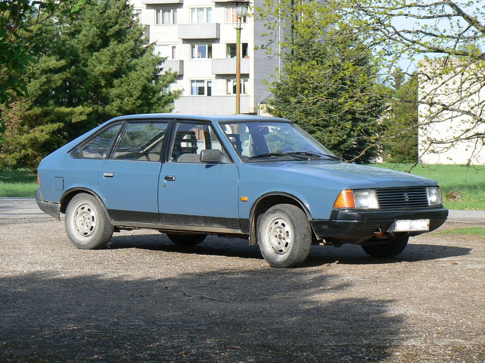 Автомобиль москвич 2141