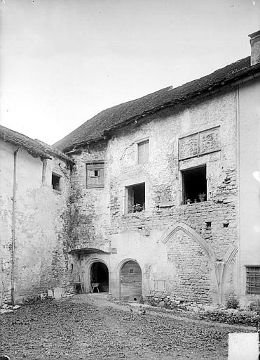 File:Abbaye (ancienne) - Cloître - Angle sud-ouest (détail) - Baume-les-Messieurs - Médiathèque de l'architecture et du patrimoine - APMH00019414.jpg