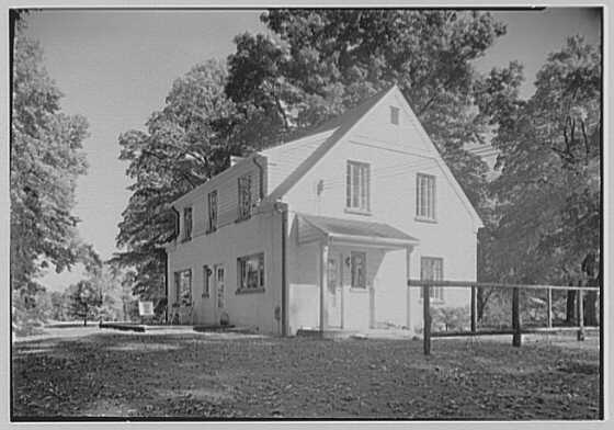 File:Arthur S. Halpin, residence in Hyde Park, Dutchess County, New York. LOC gsc.5a12286.jpg