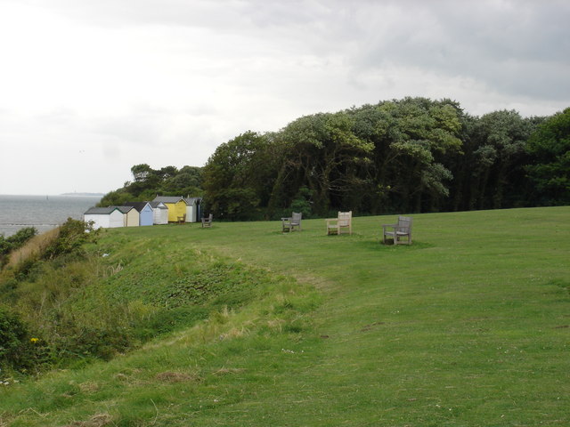 File:Cliff Top at Felixstowe - geograph.org.uk - 888056.jpg