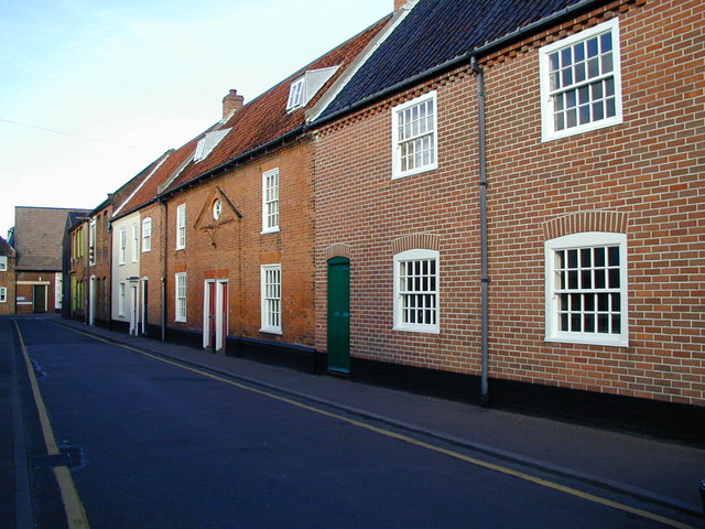 File:False frontages disguising brewery store Southwold - geograph.org.uk - 421307.jpg