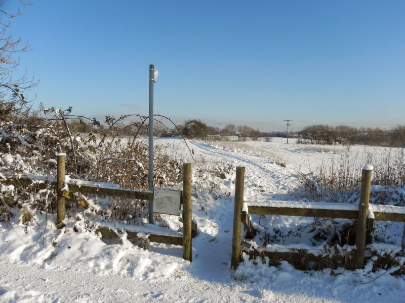 File:Footpath Access - geograph.org.uk - 2203332.jpg