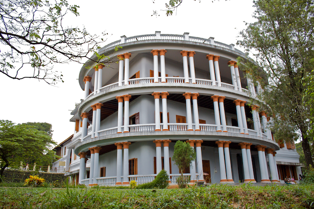 File:Hill palace horse cart room back of palace.jpg