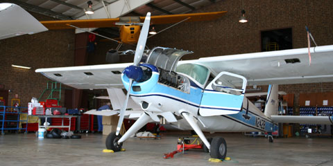 File:JAARS Helio Courier in Hangar.jpg