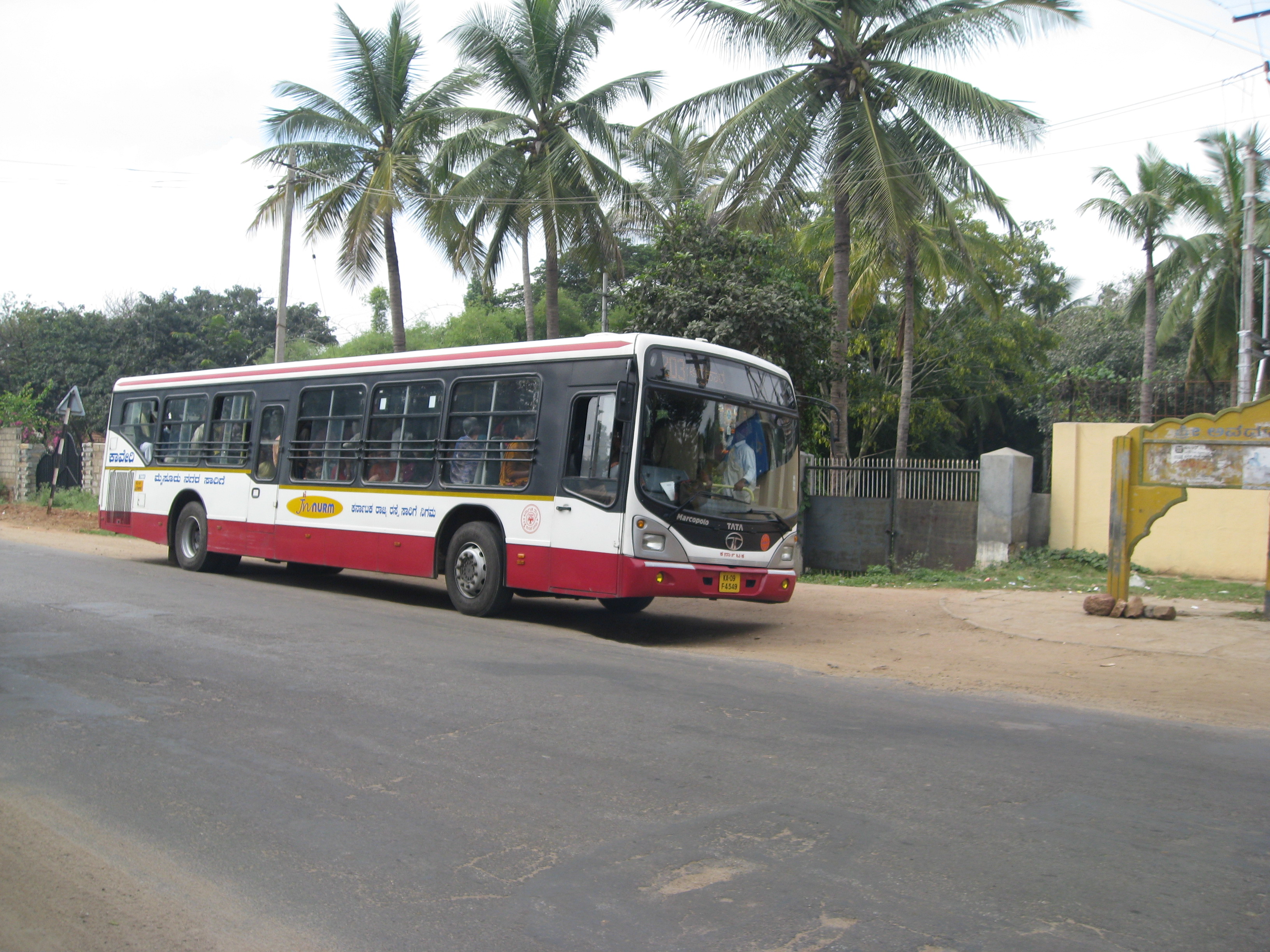 File:Tata ST bus.jpg - Wikipedia