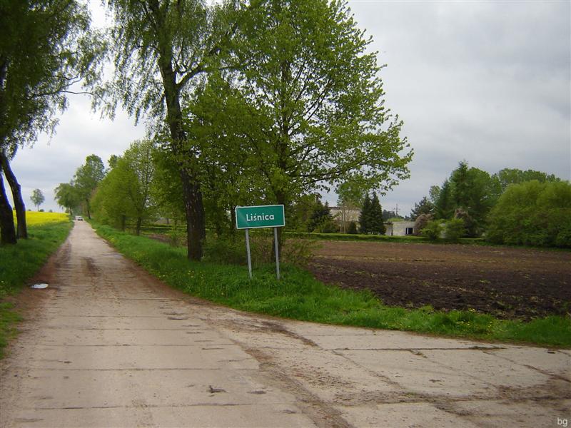 File:Liśnica village entrance 2010-05.jpg