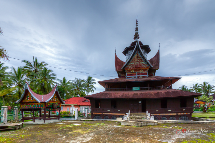 File:Masjid Lubuak Bauak.jpg